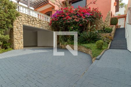 Casa para alugar com 280m², 4 quartos e 6 vagas Casa para alugar com 280m², 4 quartos e 6 vagasGaragem