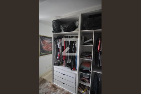 Casa à venda com 247m², 4 quartos e 4 vagasCloset