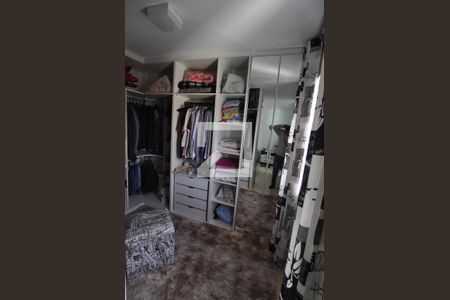 Casa à venda com 247m², 4 quartos e 4 vagasCloset