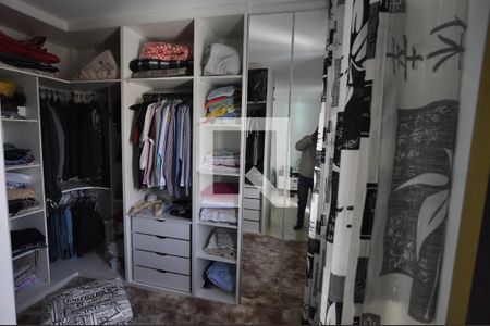 Casa à venda com 247m², 4 quartos e 4 vagasCloset