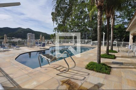 Casa à venda com 247m², 4 quartos e 4 vagasPiscina