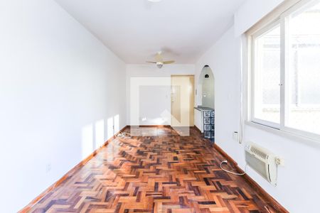 Sala/Quarto de kitnet/studio à venda com 1 quarto, 32m² em Vila Ipiranga, Porto Alegre