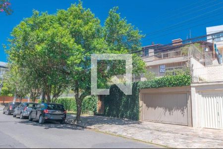 Casa à venda com 350m², 4 quartos e 4 vagas Casa à venda com 350m², 4 quartos e 4 vagasFachada