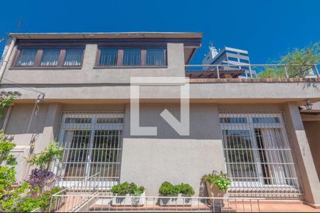 Casa à venda com 350m², 4 quartos e 4 vagas Casa à venda com 350m², 4 quartos e 4 vagasFachada
