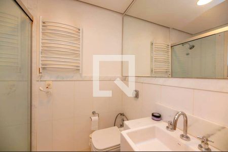 Casa à venda com 350m², 4 quartos e 4 vagas Casa à venda com 350m², 4 quartos e 4 vagasBanheiro