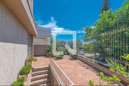 Casa à venda com 350m², 4 quartos e 4 vagas Casa à venda com 350m², 4 quartos e 4 vagasJardim/Quintal