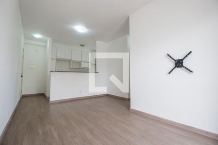 Sala de TV de apartamento à venda com 2 quartos, 61m² em Jardim Tupanci, Barueri