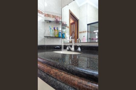 Casa à venda com 404m², 5 quartos e 4 vagasBanheiro da Suíte 1