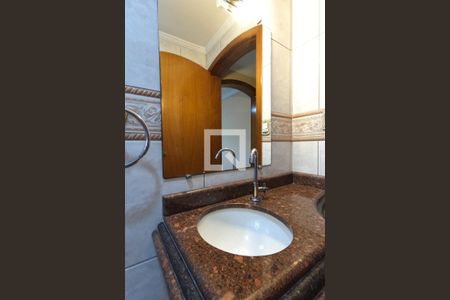 Casa à venda com 404m², 5 quartos e 4 vagasBanheiro da Suíte 2