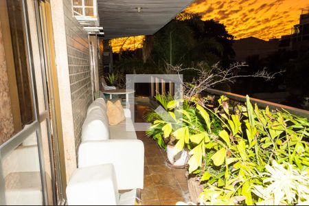 Apartamento à venda com 220m², 4 quartos e 3 vagasvaranda dos quartos