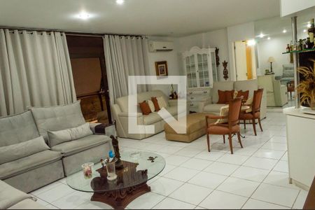 Apartamento à venda com 220m², 4 quartos e 3 vagasSala