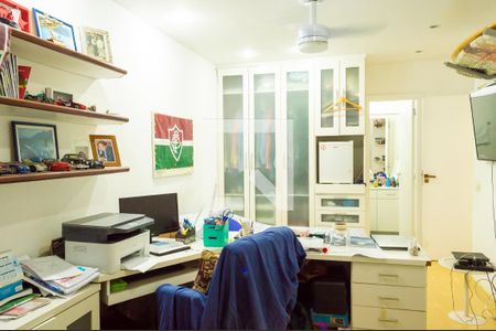 Apartamento à venda com 220m², 4 quartos e 3 vagasQuarto 4 - Suíte