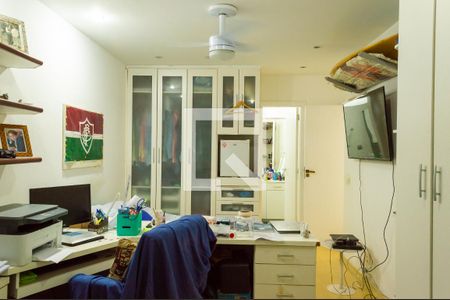 Apartamento à venda com 220m², 4 quartos e 3 vagasQuarto 4 - Suíte