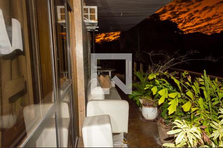 Apartamento à venda com 220m², 4 quartos e 3 vagasvaranda dos quartos