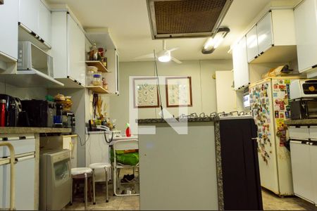 Apartamento à venda com 220m², 4 quartos e 3 vagasCozinha