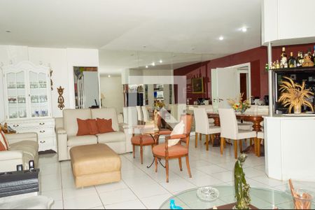 Apartamento à venda com 220m², 4 quartos e 3 vagasSala