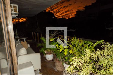 Apartamento à venda com 220m², 4 quartos e 3 vagasvaranda dos quartos