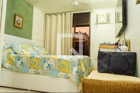 Apartamento à venda com 220m², 4 quartos e 3 vagasQuarto 2 - Suíte