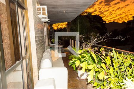 Apartamento à venda com 220m², 4 quartos e 3 vagasvaranda dos quartos