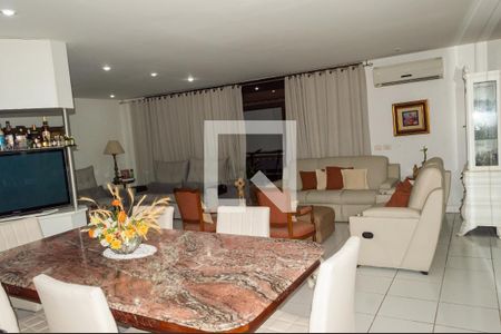 Sala de apartamento à venda com 4 quartos, 220m² em Barra da Tijuca, Rio de Janeiro
