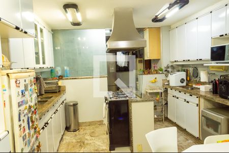 Apartamento à venda com 220m², 4 quartos e 3 vagasCozinha