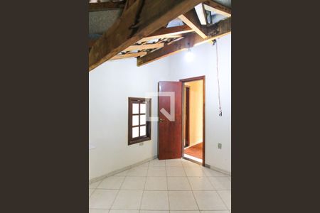 Casa para alugar com 225m², 2 quartos e 2 vagasSotão