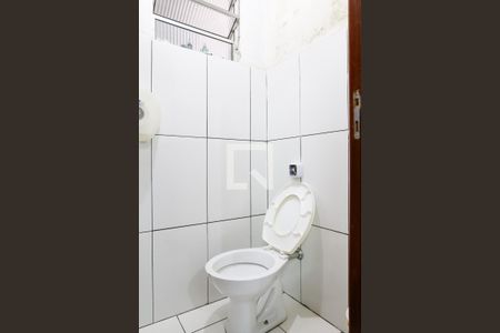 Casa à venda com 319m², 6 quartos e 6 vagas Casa à venda com 319m², 6 quartos e 6 vagasBanheiro Masculino e Feminino