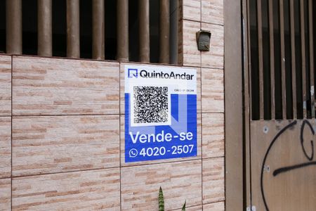 Casa à venda com 319m², 6 quartos e 6 vagas Casa à venda com 319m², 6 quartos e 6 vagasPlaquinha