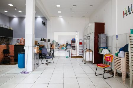 Casa à venda com 319m², 6 quartos e 6 vagas Casa à venda com 319m², 6 quartos e 6 vagasSalao e Churrasqueira