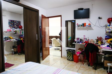 Casa à venda com 319m², 6 quartos e 6 vagas Casa à venda com 319m², 6 quartos e 6 vagasQuarto 6