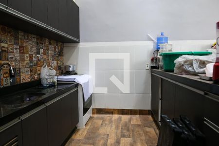 Casa à venda com 319m², 6 quartos e 6 vagas Casa à venda com 319m², 6 quartos e 6 vagasSalao e Churrasqueira