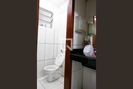 Casa à venda com 319m², 6 quartos e 6 vagas Casa à venda com 319m², 6 quartos e 6 vagasBanheiro Masculino e Feminino