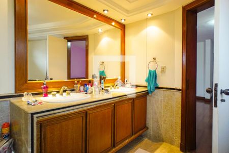 Apartamento à venda com 420m², 4 quartos e 2 vagasBanheiro da Suíte 1