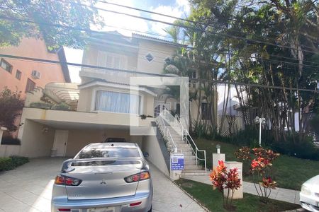 Casa de condomínio à venda com 420m², 4 quartos e 4 vagasFachada