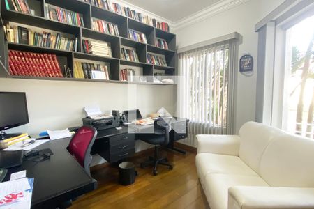 Casa de condomínio à venda com 420m², 4 quartos e 4 vagasEscritório