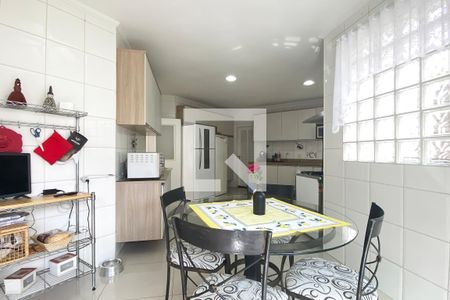 Casa de condomínio à venda com 420m², 4 quartos e 4 vagasCopa