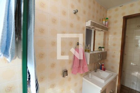 Banheiro  de casa à venda com 4 quartos, 170m² em Vila Central, São Paulo