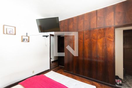 Casa à venda com 350m², 5 quartos e 4 vagasSuíte 2