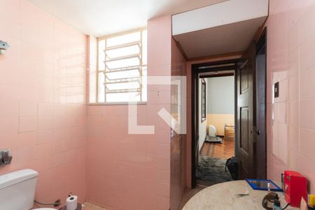 Casa à venda com 350m², 5 quartos e 4 vagasBanheiro Suíte 2 e 3