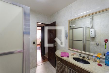 Casa à venda com 350m², 5 quartos e 4 vagasBanheiro 2