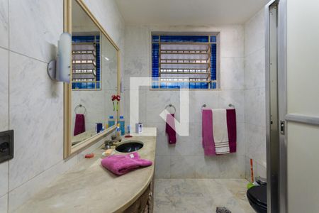 Casa à venda com 350m², 5 quartos e 4 vagasBanheiro 2