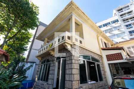 Casa à venda com 350m², 5 quartos e 4 vagasFachada