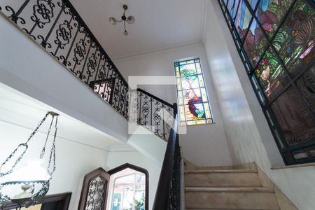 Casa à venda com 350m², 5 quartos e 4 vagasEscadas