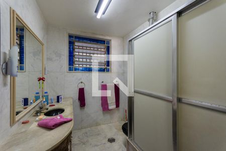 Casa à venda com 350m², 5 quartos e 4 vagasBanheiro 2