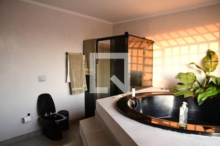 Casa de condomínio para alugar com 750m², 4 quartos e 3 vagasBanheiro da Suíte 3