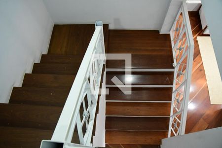 Casa de condomínio para alugar com 750m², 4 quartos e 3 vagasEscada