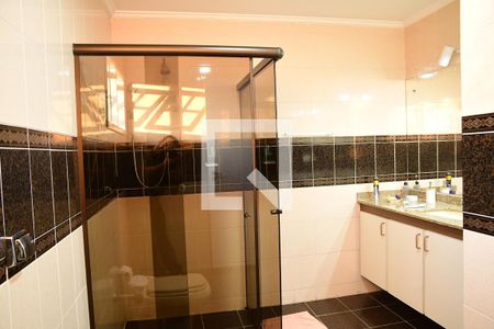 Casa de condomínio para alugar com 750m², 4 quartos e 3 vagasBanheiro da Suíte 2