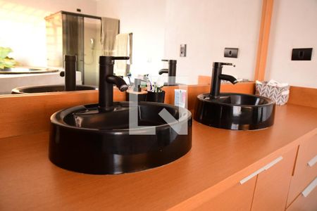 Casa de condomínio para alugar com 750m², 4 quartos e 3 vagasBanheiro da Suíte 3