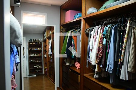 Casa de condomínio para alugar com 750m², 4 quartos e 3 vagasCloset da suíte 3