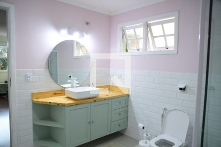 Casa de condomínio para alugar com 750m², 4 quartos e 3 vagasBanheiro da Suíte 1